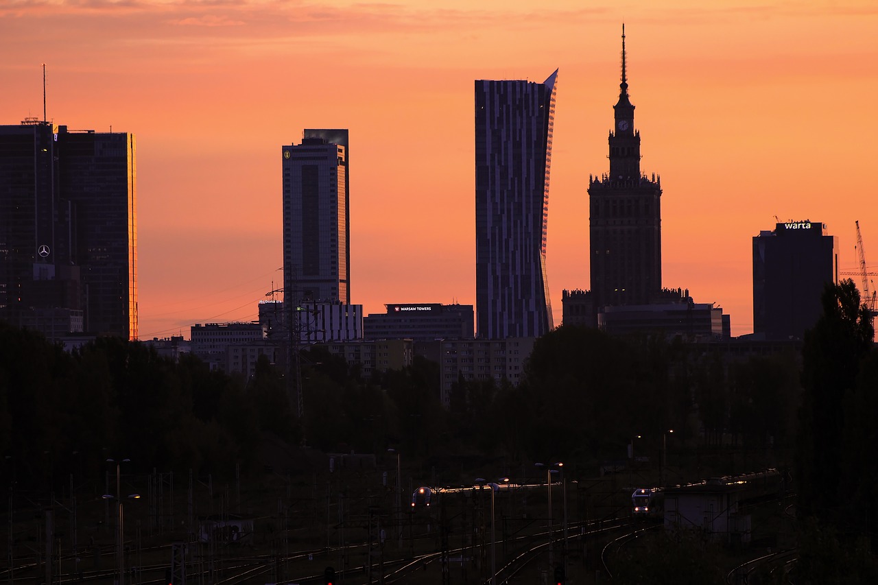 Brak miejsc parkingowych największym problemem Warszawy