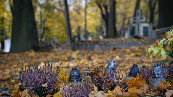 Cmentarze w Warszawie zamknięte na 3 dni