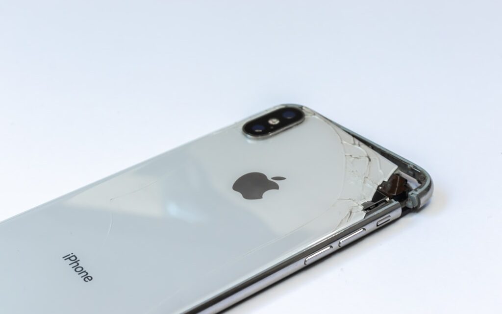 Uszkodzony iPhone – co robić w takiej sytuacji?
